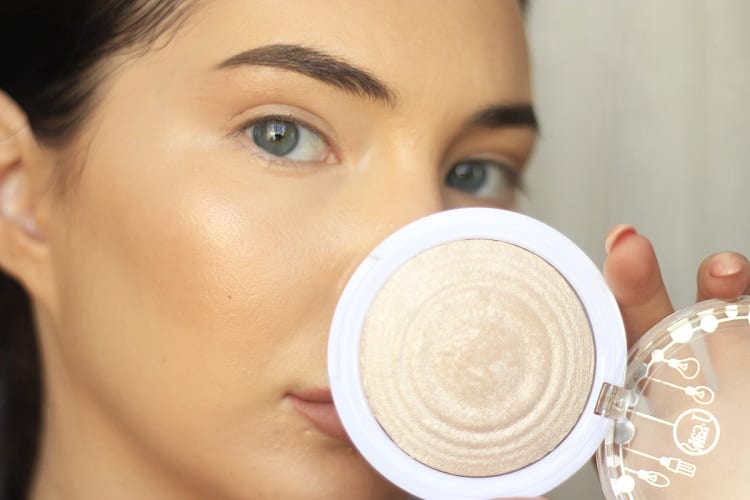 IS LIQUID OR POWDER FOUNDATION BETTER FOR SENSITIVE SKIN?