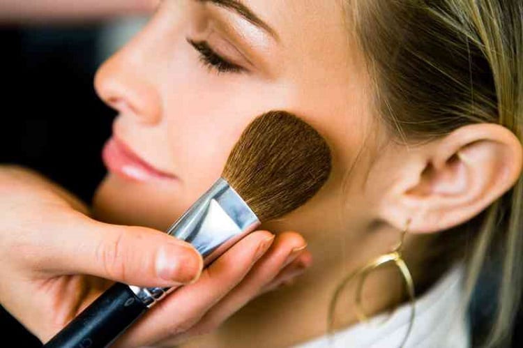 SHOULD YOU APPLY BRONZER ALL OVER YOUR FACE?