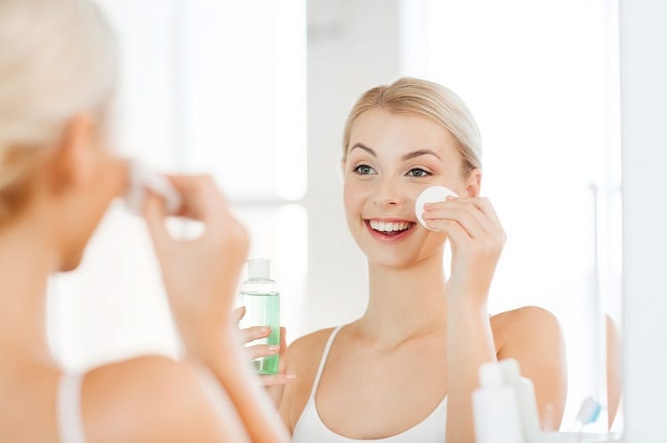 WHY IS TONER GOOD FOR OILY SKIN?