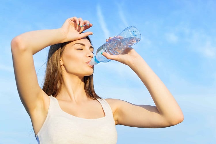 DOES DRINKING WATER HELP DRY SKIN?